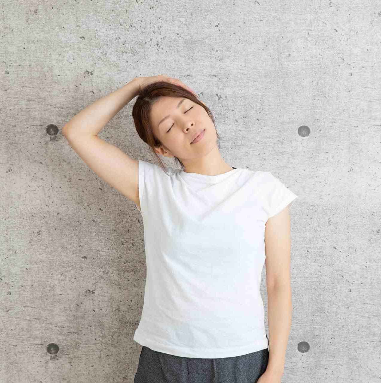 首を左右に倒したり、回した方が良い？